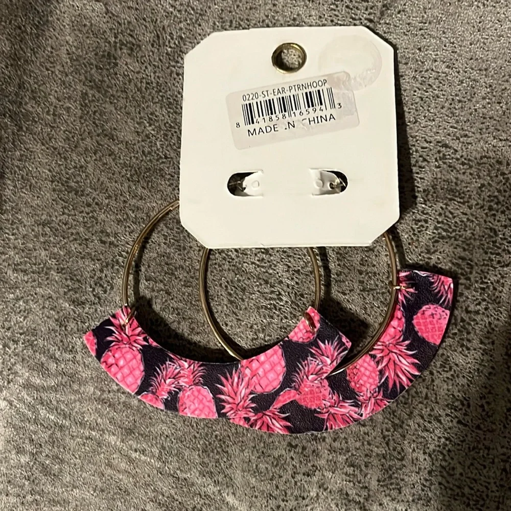 NWT Simply Southern Pineapple Hoop Earrings - Picture 2 of 4